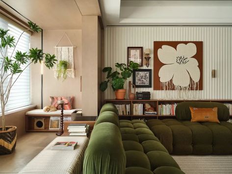 Japanese Interior Design Living Room, Modern Japanese Apartment, 70s House Decor, Japanese Apartment, Dorm Design, Japanese Style House, Japanese Home Decor, Mid Century Modern Interiors, Living Room Lounge