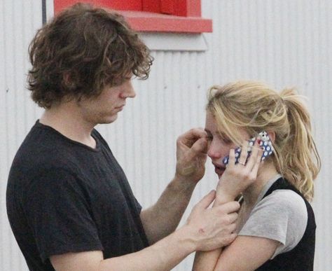 Tate And Violet, Tate Langdon, Sarah Paulson, Evan Peters, Emma Roberts, Cute Relationship Goals, American Horror, Horror Stories, American Horror Story