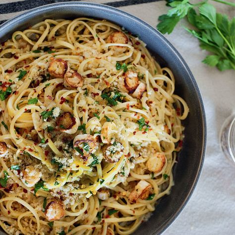 Vegan Scampi in Lemon Garlic White Wine Sauce Vegan Scampi, Garlic White Wine Sauce, Gluten Free Noodles, Hearts Of Palm, Vegan Pasta Recipes, Meat Alternatives, White Wine Sauce, Green Planet, Wine Sauce