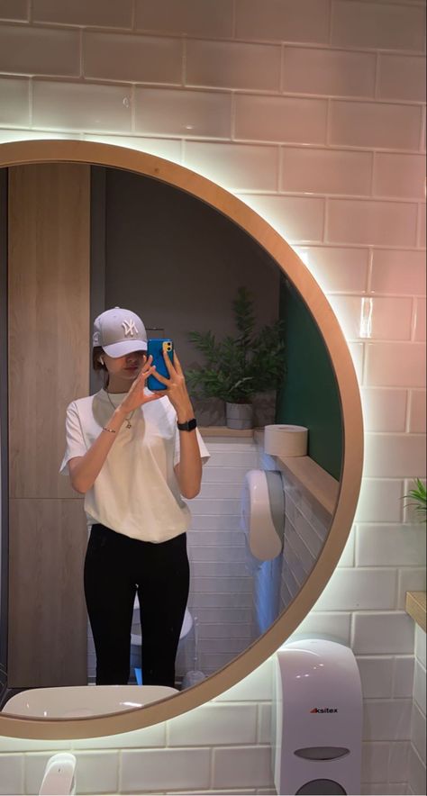 #photos #mirror #mirrorselfies #me #love Bathroom Mirror Selfie, Bathroom Goals, Mirror Photo, Lighted Bathroom Mirror, Photography Poses, Palace, Bathroom Mirror, Mirror Selfie, Mirror