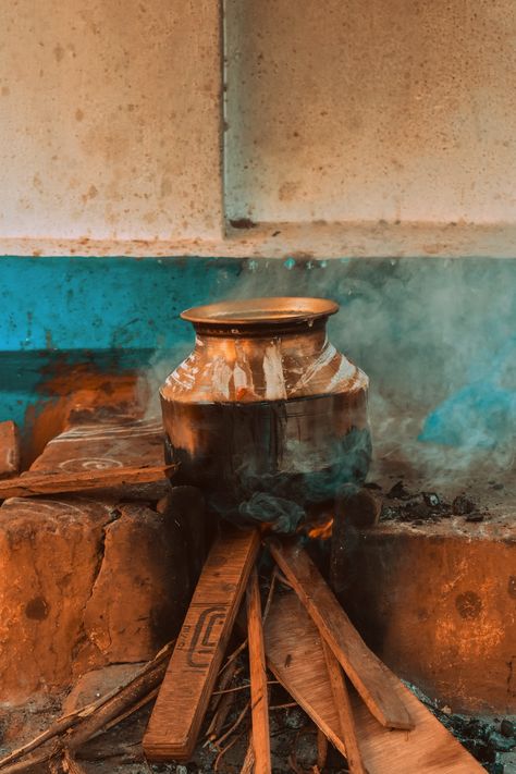 Making of the famous South Indian dish "Sakkarai Pongal" aka Sweet Pongal made with rice, jaggery and other condiments to celebrate the Pongal Festival aka "Uzhavar Thirunaal". Download this photo by Ganesh Partheeban on Unsplash Pongal Images Pictures, Pongal Festival Images, Pongal Images, Pongal Pot, College Magazine, Sweet Pongal, Pongal Festival, Pongal Celebration, Pot Image