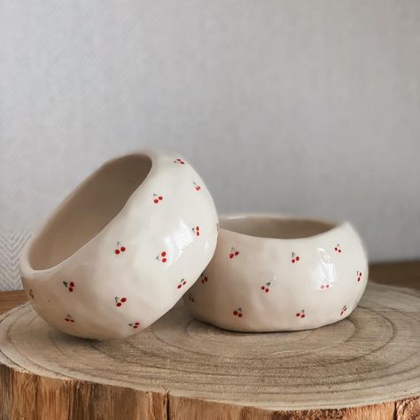 Ceramics Hand Building Ideas, Pottery Dishes Handmade, Cute Handmade Pottery, Pottery And Ceramics, Handmade Bowls Pottery, Ceramics Bowl Ideas, Ceramic Pinch Pots Ideas, Pinch Pottery Ideas, Ceramic Art Bowl