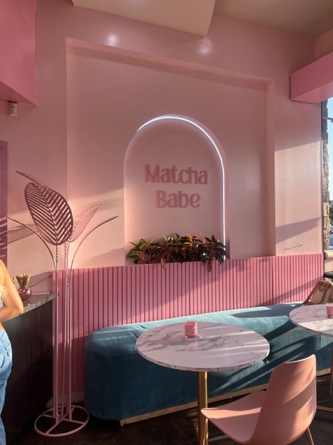 Cute Cafe Aesthetic Interior, Counter Reception Design, Pink Bar Aesthetic, Colorful Cafe Interior, Pink Coffee Shop Aesthetic, Bakery Aesthetic Pink, Cake Studio Ideas Home, Pink Cafe Design, Pink Bakery Aesthetic