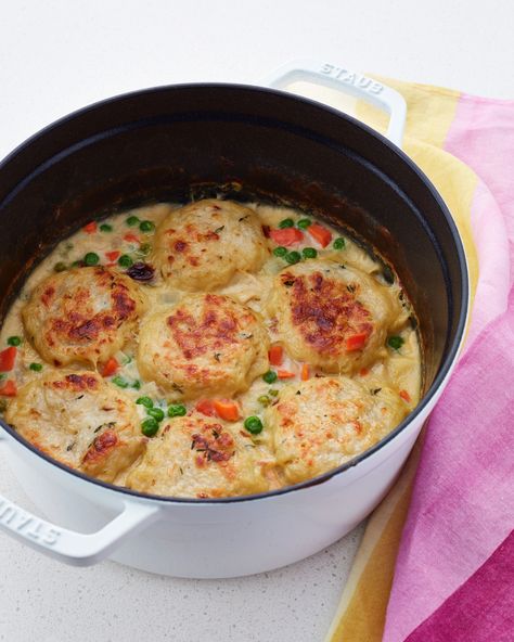 Recipe: Dutch Oven Chicken Pot Pie — Recipes from The Kitchn Easy Oven Recipes, Dutch Oven Chicken, Best Dutch Oven, Dutch Oven Cooking, Dutch Oven Recipes, Oven Chicken, Pot Pies Recipes, Chicken Pot Pie Recipes, Camping Recipes