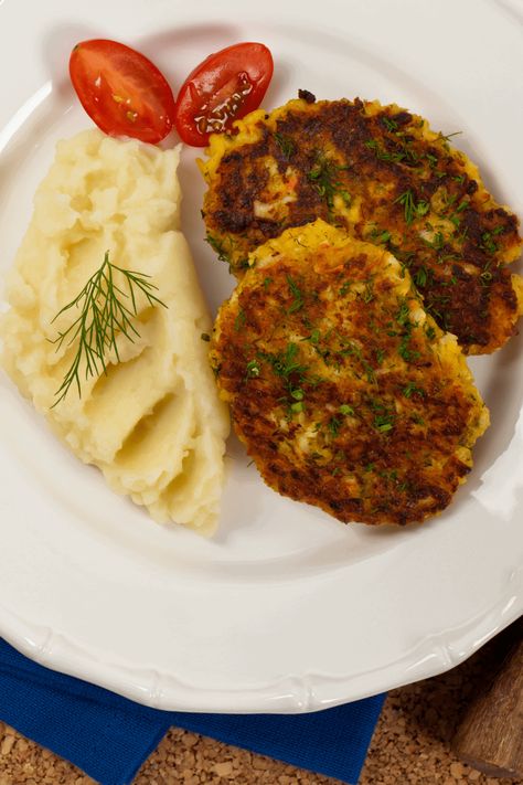 Ina Garten Crab Cakes, Crab Cake Sides, Frozen Crab Cakes, Crispy Crab Cakes, Crab Cakes Easy, Crab Cake Recipe, Seafood Seasoning, Crab Cake, Hot Pepper Sauce