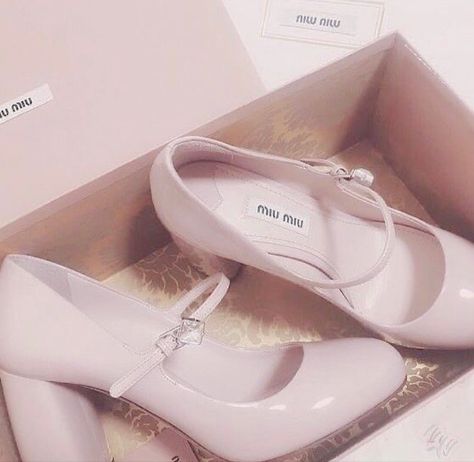 Angelic Angel, Boty Nike, Skor Sneakers, Dr Shoes, Coping Mechanism, Cute Shoes Heels, Tas Fashion, Miu Miu Shoes, Fancy Shoes