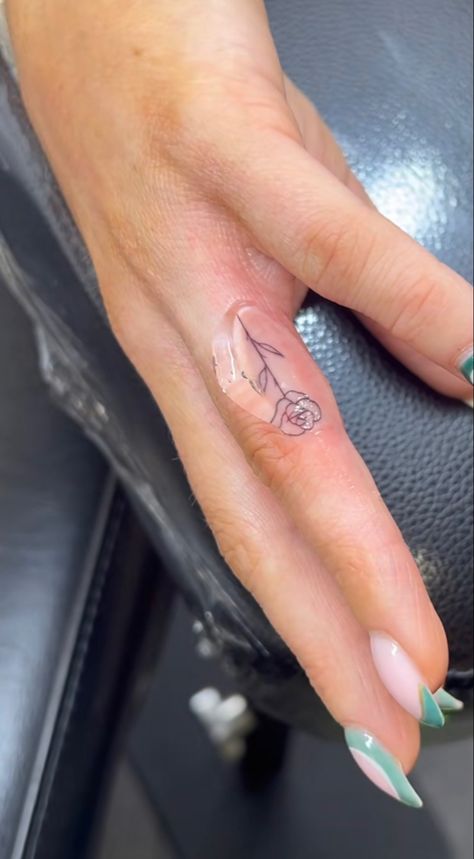 111 Tattoo Finger, Small Dainty Mother Daughter Tattoos, Small Ring Finger Tattoos For Women, Rose Tattoo Finger, Rose Tiny Tattoo, Finger Tattoos Side, Small Holiday Tattoos, Rose Finger Tattoo, Tiny Rose Tattoo