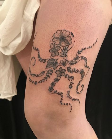 Octopus With Flowers Tattoo, Floral Ocean Tattoo, Octopus With Flowers, Tattoos Eyes, Floral Octopus, Tattoo 2022, Abstract Tattoo Ideas, Cowgirl Tattoos, Jokes Hilarious