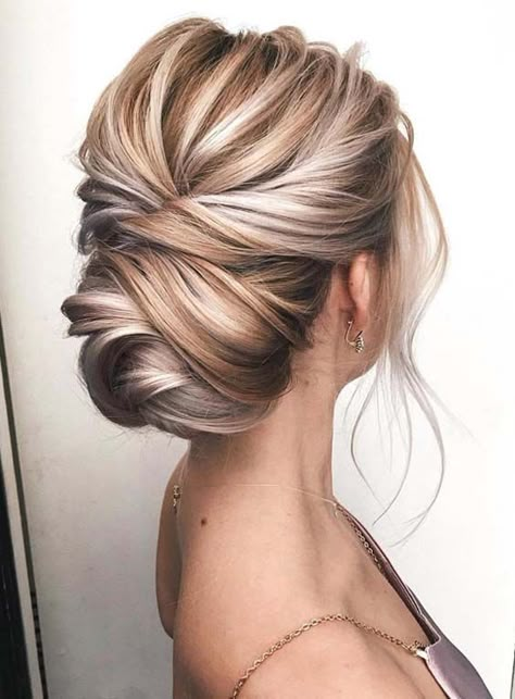 Sanggul Modern, Formal Hairstyles For Short Hair, French Twist Updo, Blonde Updo, Granny Hair, Makeup Tip, Updo Styles, Penteado Cabelo Curto, Modern Hairstyles