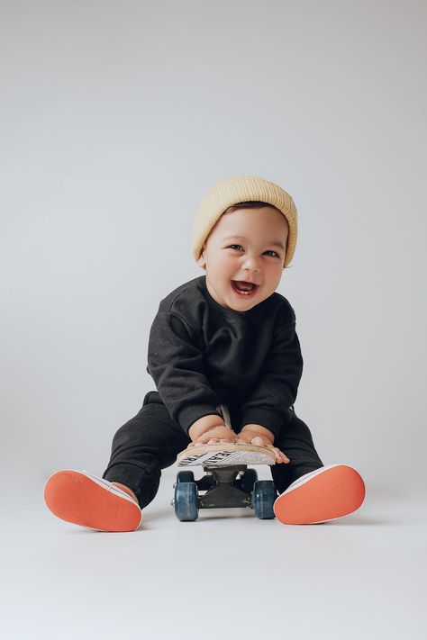 Two Year Old Photo Shoot Studio, Two Year Old Photo Shoot Boy, 2 Year Baby Boy Photoshoot, Baby Boy One Year Photo Shoot, Kids Photoshoot Ideas Studio, Minimal Baby, 잡지 레이아웃, Boy Photo Shoot, Toddler Photoshoot