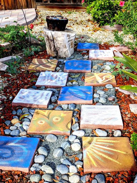 #gardendecoration #gardenlife #gardenstyle #birdbaths #gardenbirdbath #gardening #planters #outdoordecor #homegarden #gardenstyle #pebbleartist #gardendecor #garden #homedecor #gardendesign #gardeninspiration #gardening #gardenlife #gardenideas Painted Stepping Stones, Concrete Stepping Stones, Exterior House Remodel, Painted Pebbles, Backyard Plan, Painted Floor, School Garden, Garden Pathway, Garden Layout