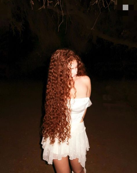 Long Red Hair Curly, Long Curly Red Hair, Waves With Bangs, Long Ginger Hair, Winter Haircuts, Messy Look, Best Haircuts For Women, Haircuts Ideas, Red Curly Hair