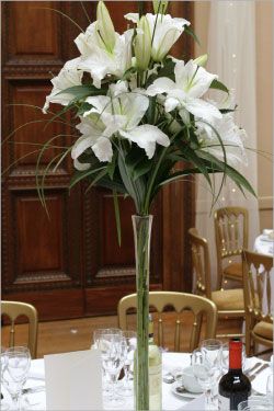 Olsen Wedding, Lily Flower Wedding, Flower Wedding Table, Wedding Table Centrepiece, Lily Centerpieces, Lily Vases, Reception Centerpieces, Table Centrepiece, Mom Wedding