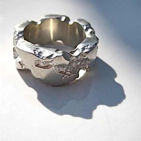 Jewelry School, Rock Ring, Mens Rings Fashion, Jewellery Inspiration, Silver Jewelry Design, Men's Wedding Ring, Dope Jewelry, Funky Jewelry, Covent Garden