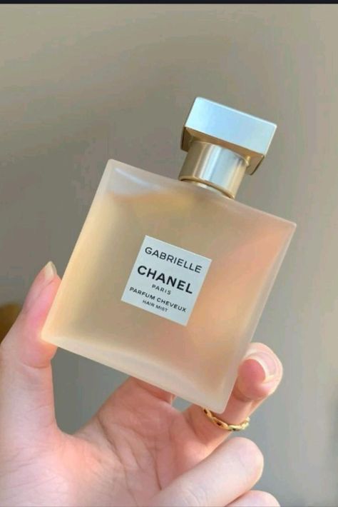 Luxury Perfume Aesthetic, Parfum Aesthetic, Rich Perfume, Спонж Beauty Blender, Chanel Perfumes, Luxury Perfume Women, Koleksi Makeup, Aesthetic Perfume, Koleksi Parfum