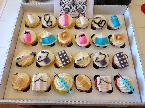 Kaylynn Cakes: Thank You Cupcakes Lvn Graduation, Grad Cupcakes, Cupcake Tips, Nursing Graduation Cakes, Nurse Cupcakes, Thank You Cupcakes, Medical Cake, Doctor Cake, Sweet Bakes