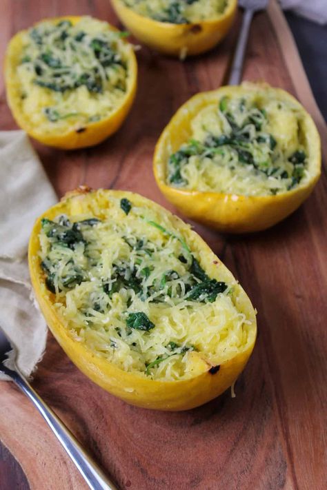 Make this bright and zesty garlic parmesan spaghetti squash with spinach and lemon for a delicious low-calorie dinner. Spaghetti Squash Coconut Milk, Spaghetti Squash With Spinach, Spinach Spaghetti Squash, Roasting Spaghetti Squash, Garlic Parmesan Spaghetti, Garlic Parmesan Spaghetti Squash, Spinach Spaghetti, Parmesan Spaghetti Squash, Dinner Fall