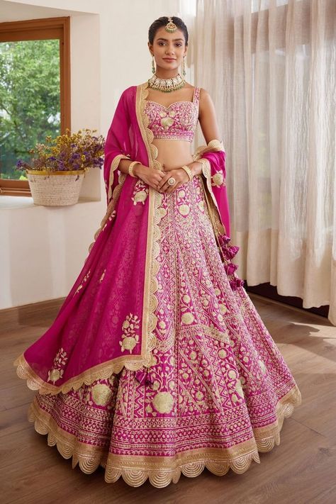 Shop For Trendy Bridal Lehengas Under INR 1 Lakh! - ShaadiWish Sheer Dupatta, Brocade Lehenga, Baju Kahwin, India Shopping, Scallop Border, Wedding Lehengas, India Style, Anamika Khanna, Diana Penty