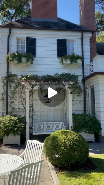 The Potted Boxwood on Instagram: "Beyond the Curb home tour with @cathykincaidinteriors airs this Sunday (9/29) at 8am ct 🍃 Don’t miss this charming historic home in the heart of Dallas. This may be my favorite home of all of time… shhhh! #ChicinDallas #dallas #hometour #housetour #preservation #interiordesign #decor #architecture #thepottedboxwood" Potted Boxwood, Southern Design, One Fine Day, Us Beaches, Historic Home, Home Tour, In The Heart, House Tours, Beach House