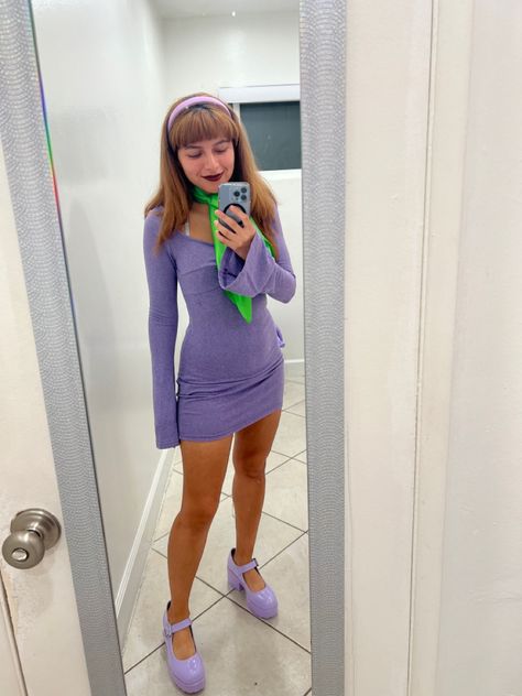 Scooby Doo Daphne Halloween costume Scooby Doo Daphne Aesthetic, Daphne Costume Ideas, Scooby Doo Inspired Outfits, Daphne Costume Halloween, Daphne Blake Costume, Daphne Blake Costumes, Daphne Halloween, Daphne Cosplay, Daphne Halloween Costume