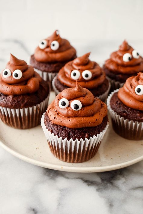 Poop Emoji Cupcakes, Cupcakes Bonitos, Easy Cupcakes Decoration, Emoji Cupcakes, Deco Cupcake, Diy Cupcake, Kid Cupcakes, Cupcake Cake Designs, Diy Cupcakes