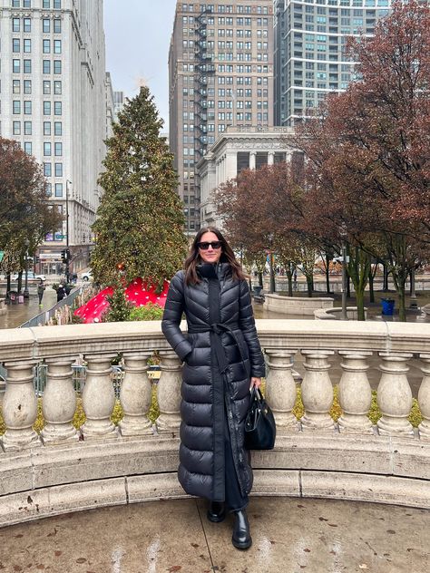 chic Puffer Coat outfit Long Black Puffer Coat Outfit, Black Puffer Coat Outfit, Long Puffer Coat Outfit, Long Puffer Jacket Outfit, Chicago In Winter, Long Black Puffer Coat, Puffer Coat Outfit, Wool Coat Outfit, Winter Packing List