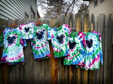 Tie Dye Disney Shirts, Tie Dye Disney, Diy Tie Dye Designs, Shirt Tutorial, Mickey Shirt, Disney Printables, Disney Trip Shirts, Diy Disney Shirts, Princess Diy