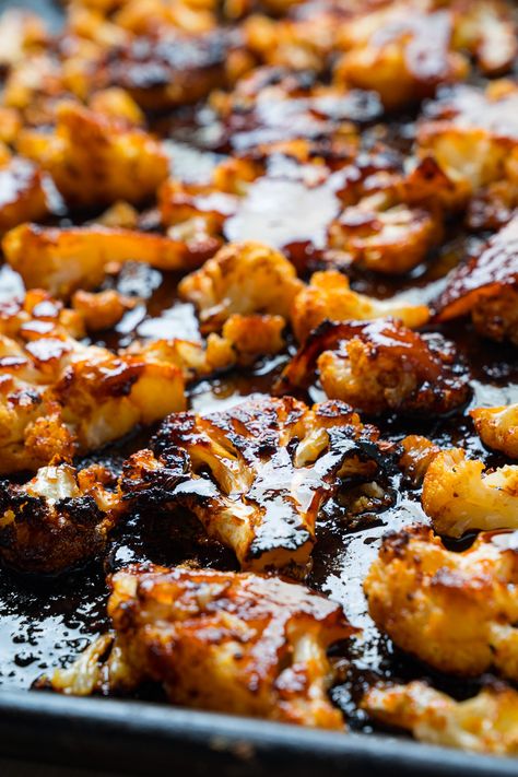 Maple Sriracha Roasted Cauliflower Maple Sriracha, Roasted Cauliflower Recipe, Roasted Cauliflower Steaks, Cauliflower Recipe, Food Baby, Veggie Side Dishes, Cauliflower Recipes, Roasted Cauliflower, Side Recipes