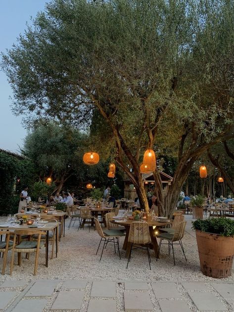 South Of France House, Outdoor Restaurant Patio, Resort Interior Design, Restaurant Exterior Design, Outdoor Restaurant Design, Restaurant Exterior, France Aesthetic, Restaurant Patio, Food Summer