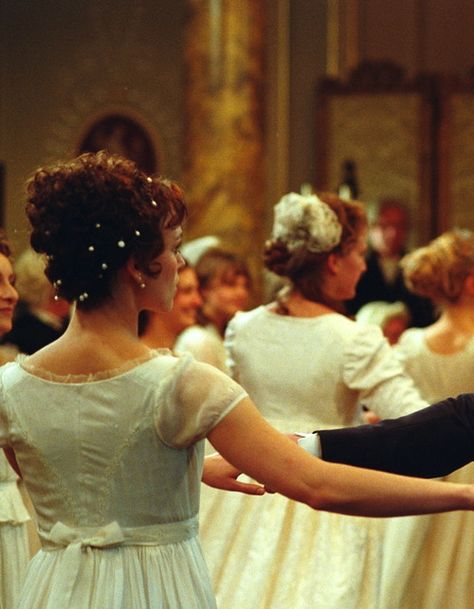 the-garden-of-delights:  Keira Knightley as Elizabeth Bennet in Pride and Prejudice (2005). Lizzy Bennet, Story Themes, Regency Ball, Incandescently Happy, Royalty Core, Pride And Prejudice 2005, Jane Austen Novels, Jane Austin, Elizabeth Bennet