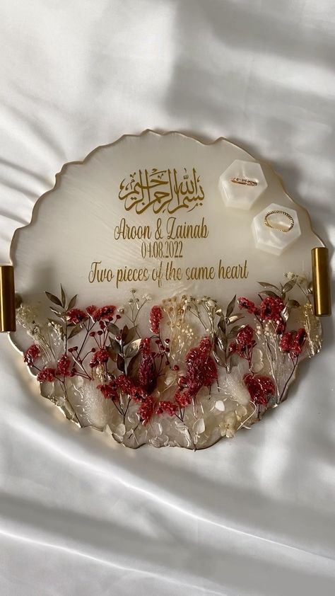 Resin Art Engagement Tray, Mahr Ideas, Tray For Wedding, Diy Resin Gifts, Diy Resin Phone Case, Scrapbook Recipe Book, Diy Resin Crystals, Nikkah Bride, Wedding Platters