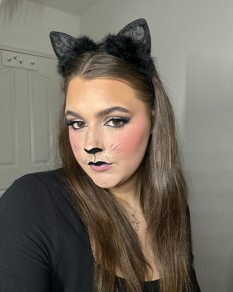 Cat Halloween Makeup 🐈‍⬛✨ What should I do next?? ✨🎃 Products used 💌✨ @muacosmetics illusionist eyeshadow palette @nyxcosmetics @nyxcosmetics_uk epic ink liner @maccosmetics glide eyeliner #easyhalloweenmakeup #halloweenmakeup #cutehalloweenmakeupinspo #cutehalloweenmakeup #catmakeup #cathalloweenmakeup #catmakeupforhalloween #catmakeuptutorial Cat Makeup Looks Halloween, Halloween Makeup Cat, Halloween Cat Makeup, Cat Face Paint, Black Cat Makeup, Cat Makeup Tutorial, Epic Ink Liner, Cat Halloween Makeup, Rhinestone Halloween