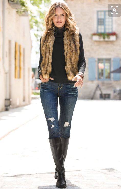 Fur Vest Outfit Dressy, Fur Vest Outfits, Look Hippie Chic, Fur Vests, Business Manager, Beige Vest, Sequin Outfit, Elegante Casual, Mode Casual