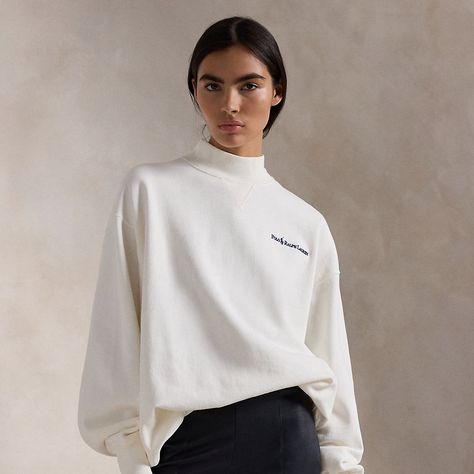 Cut for a slightly oversize silhouette this fleece mockneck sweatshirt is embroidered with our signature logo and Pony at the left chest. Turtleneck Outfits For Women, Turtleneck Outfits, Fall Closet, Ralph Lauren Sweatshirt, Set Apart, Ralph Lauren Logo, Jumper Shirt, Us Open, Fleece Sweatshirt