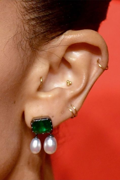 Conch piercings inspo Zoe Kravitz Piercing, Contra Conch Piercing, Zoe Kravitz Tattoos, Conch Ear Piercing, Outer Conch Piercing, Inner Conch Piercing, New Ear Piercing, Orbital Piercing, Piercing Inspiration