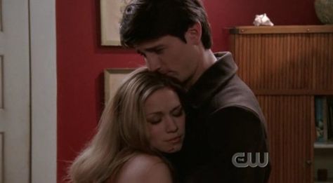 Everything-In-Its-Right-Place-one-tree-hill-4423800-608-336 Nathan One Tree Hill, Haley And Nathan, Everything In Its Right Place, Angela Chase, One Tree Hill Cast, Quinn James, Haley James Scott, Taylor James, James Lafferty