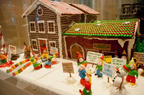 1. Occupy North Pole from 13 Over-the-Top Gingerbread Houses Slideshow Cookies House, Tiki House, Gingerbread House Ideas, Gingerbread Creations, House Community, Gingerbread Ideas, Mini Gingerbread House, Homemade Gingerbread, Parisian Theme