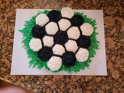 Soccer Ball Pull Apart Cupcakes, Soccer Ball Cupcake Cake, Soccer Ball Cupcakes, Soccer Cupcake Ideas, Soccer Cupcake Cake, Soccer Cupcakes, Football Cakes, Soccer Ball Cake, Pull Apart Cupcake Cake