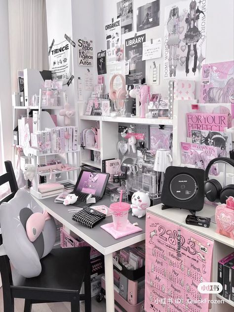 Black White And Pink Room Ideas, Black White And Pink Room, Black And Pink Kawaii, Black And Pink Room, Kawaii Interior, Kawaii Room Ideas, Otaku Room, Cute Bedroom Ideas, Black Room