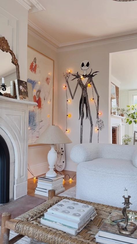 Nightmare Before Christmas Decor House, Nightmare Before Christmas Bedroom Decor, Nightmare Before Christmas Living Room, Christmas Living Room Wallpaper, Nightmare Before Christmas Room, Nightmare Before Christmas Home Decor, Nightmare Before Christmas Bedroom, Tree Ghosts, Pumpkin Designs Painted