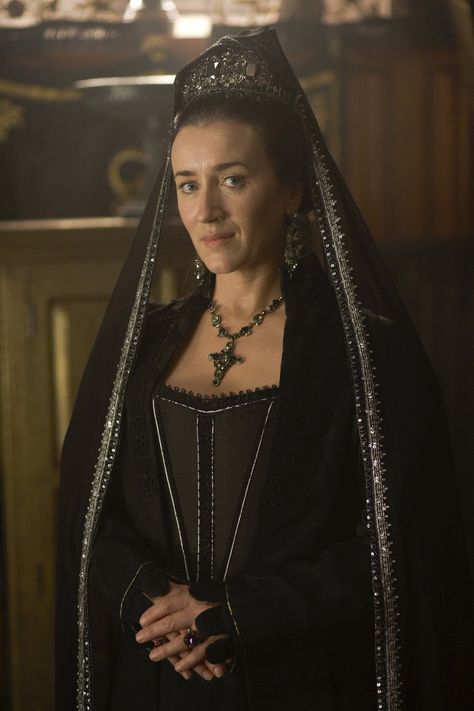 Maria Doyle Kennedy as Catherine of Aragon The Tudors Tv Show, Tudor Series, Disneysea Tokyo, Tudor Fashion, The Other Boleyn Girl, Tudor Costumes, Tudor Dynasty, The White Princess, Tudor Era