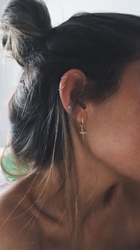 Earring Piercing Ideas, Nose Pierce, Nose Piercing Rings, Piercing Cleaning, Nose Piercing Care, Piercings Studs, Piercing Jewelry Ideas, Stud Nose Piercing, Upper Ear Piercing