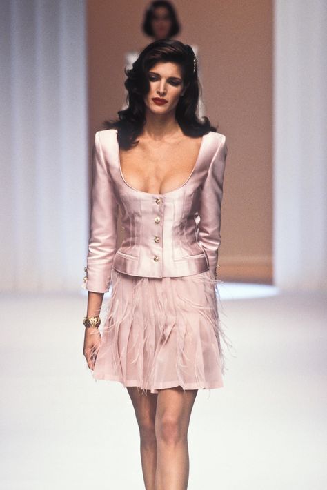 Valentino 90s, Valentino Runway, Stephanie Seymour, 90s Runway Fashion, Runway Fashion Couture, Original Supermodels, 90s Supermodels, Model Aesthetic, Top Model