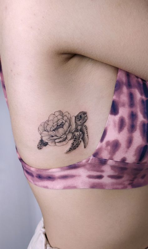 Shell Tattoos, Marquesan Tattoos, Mens Shoulder Tattoo, Ocean Tattoos, Mother Tattoos, Peonies Tattoo, Turtle Tattoo, Recipes Dessert, Half Sleeve Tattoo