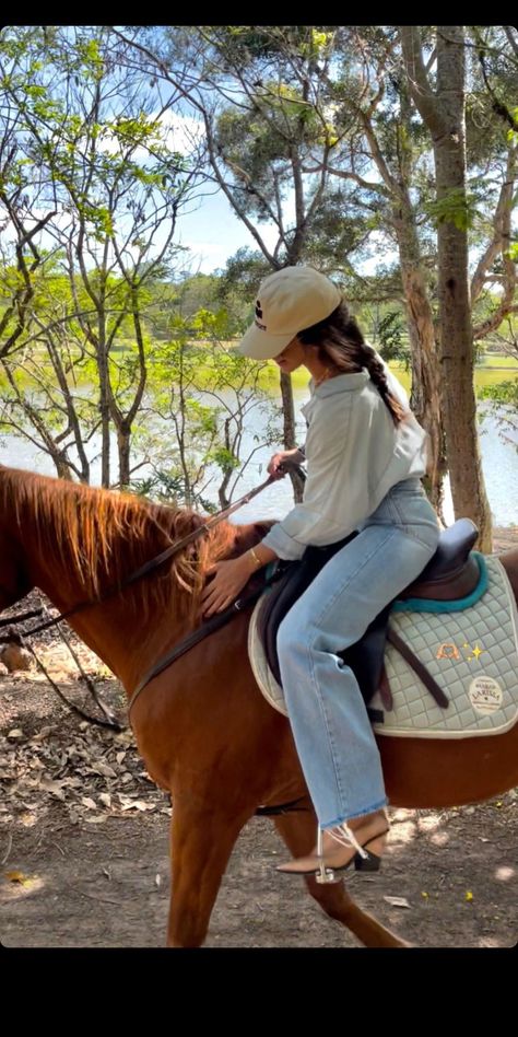 Ranch Life Outfit, Horse Back Riding Aesthetic Outfits, Cowgirl Riding Outfits, Outfit Horse Riding, Horse Asethic Pictures, Horse Back Riding Outfits Women, Farm Wife Aesthetic, Brunette Country Girl, Cowgirl Outfits Dress