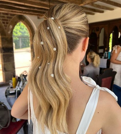 Hairstyle Pony, Ponytail Bridal Hair, Half Pony Hairstyles, Wedding Reception Hairstyles, Scrunchie Bun, Wedding Ponytail Hairstyles, Bridal Ponytail, Bridesmaid Hair Inspo, Wedding Ponytail