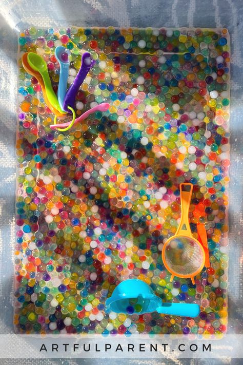 Water Beads Sensory Play, Waterbeads Sensory Activities For Kids, Water Bead Sensory Bin, Waterbead Ideas, Water Bead Activities, Sensory Birthday Party, Bead Activities, Fun Sensory Activities, Sensory Play For Toddlers