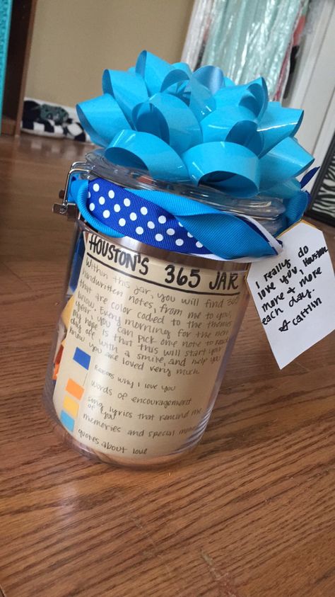 This is a 365 day note jar that I made for my boyfriend. It cost me less than $10, but took a lot of time to write each note and put it all together. 365 Note Jar Ideas, Notes For Boyfriend, 365 Note Jar, Note Jar, Boyfriend Notes, 365 Jar, Prayer Jar, Romantic Valentines Day Ideas, Love You To Pieces