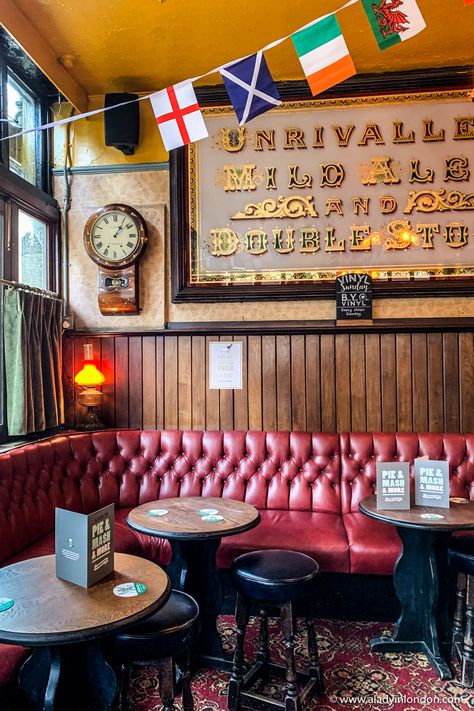 This classic London pub interior has historic London pub aesthetic. This pub in London’s Borough is great for a London pub crawl.   #london #londontravel #londoninteriors #pub #pubs #interior Uk Pub Interior, Pub Decor Ideas, London Pub Interior, English Pubs Aesthetic, English Pub Decor, Irish Pub Aesthetic, London Pub Aesthetic, Pub Aesthetic, Pub Interior Ideas