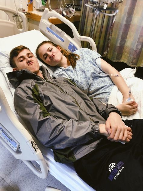 Couples In Hospital, Hospital Vibes Aesthetic, Halloween Costume Couple, Couple Tumblr, Movie Vibes, Couple In Love, Hospital Bed, Couples Halloween, Couples Vibe